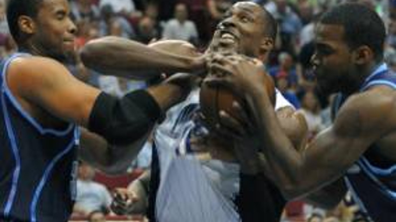 Pivot Orlanda Dwight Howard doviedol svoj tím k víťazstvu nad Utahom.
