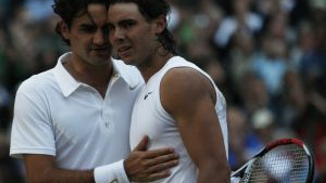 Roger Federer (vľavo) a Rafael Nadal (vpravo).