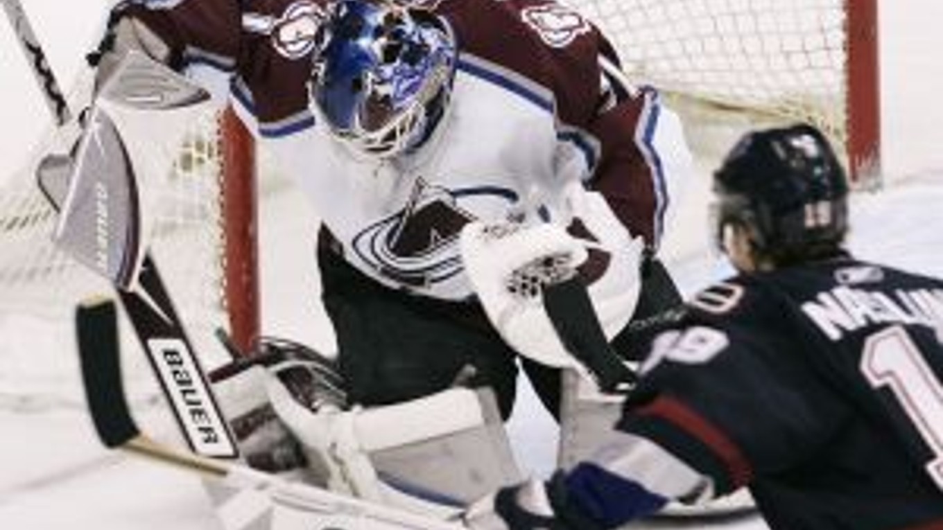 Peter Budaj dochytá spolu s Andrew Raycroftom sezónu v Colorade.