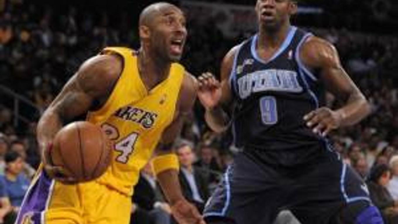 Kobe Bryant sa so svojim tímom Los Angeles Lakers stretne v prvom kole play off s Utahom Jazz.
