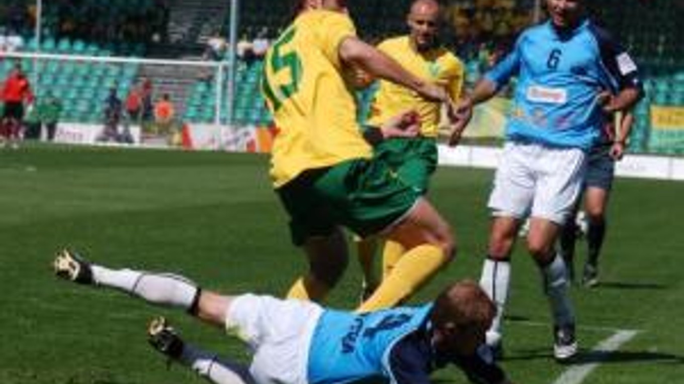 dohrávke 26. kola futbalovej Corgoň ligy hostila 26. apríla 2009 domáca MŠK Žilina klub FC Nitra.