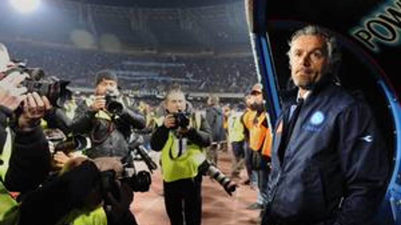 Tréner talianskeho prvoligového klubu SSC Neapol Roberto Donadoni (vpravo).