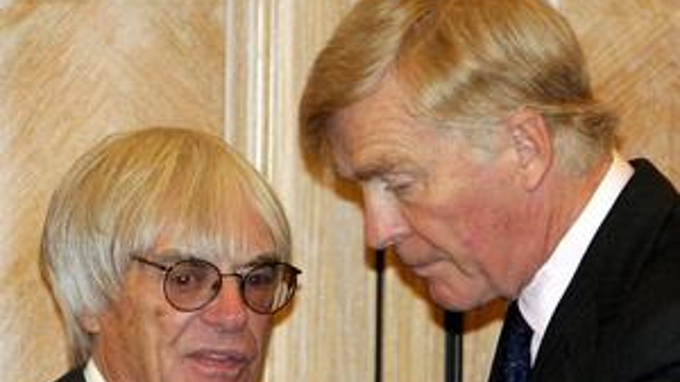 Bernie Ecclestone (vľavo) a Max Mosley.