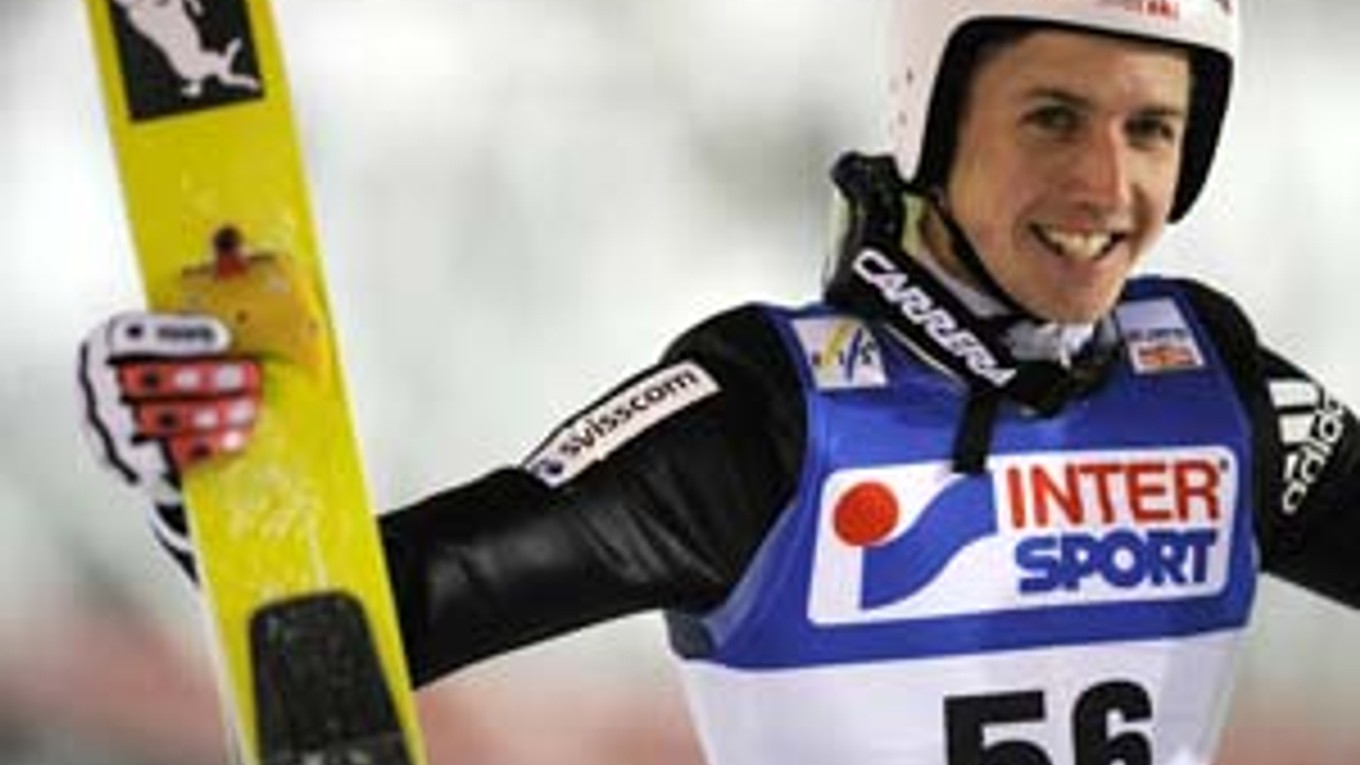 Simon Ammann vyhral včerajšie tretie preteky jednotlivcov Svetového pohára v skokoch na lyžiach.