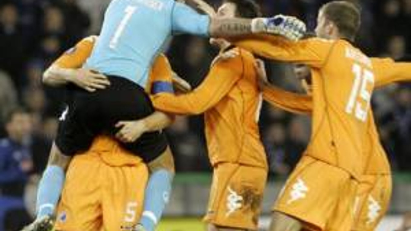 Radosť hráčov FC Kodaň z postupu do ďalšieho kola Pohára UEFA.