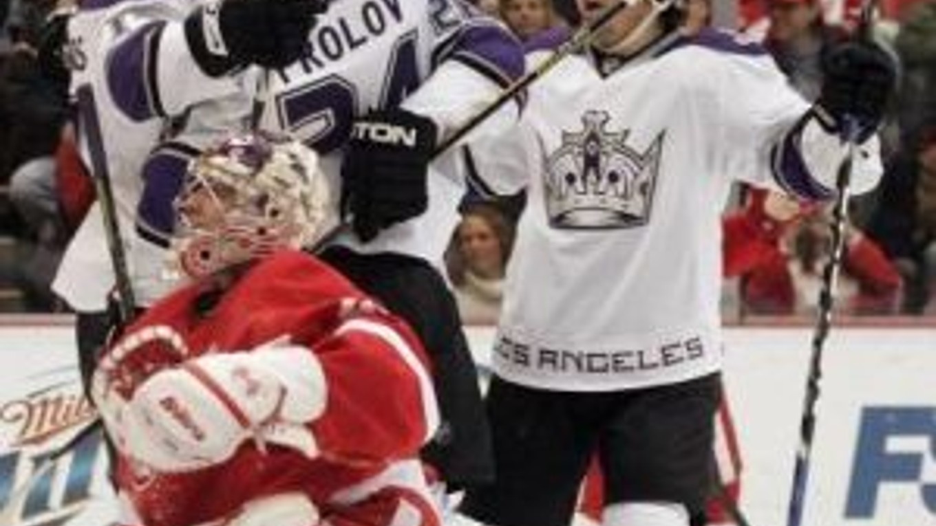 Hráči Los Angeles sa tešia z gólu, v detroite ale prehrali 4:6.