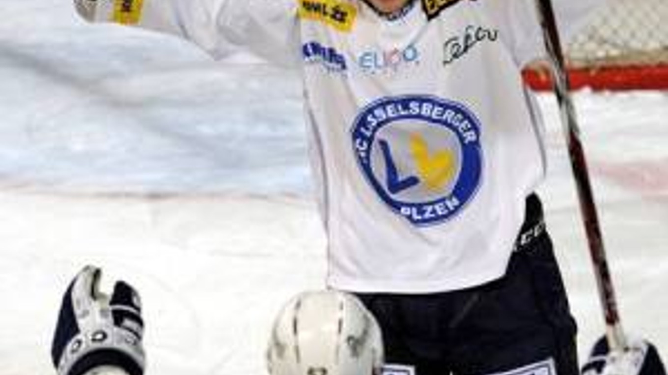 Roman Tomas sa teší z prvého gólu v sieti Sparty.