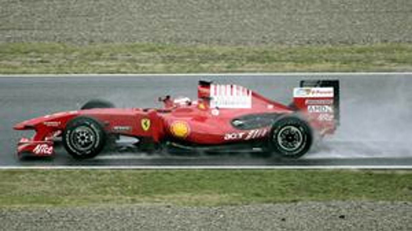 Kimi Räikkönen na testovacej jazde s novým monopostom Ferrari F60.