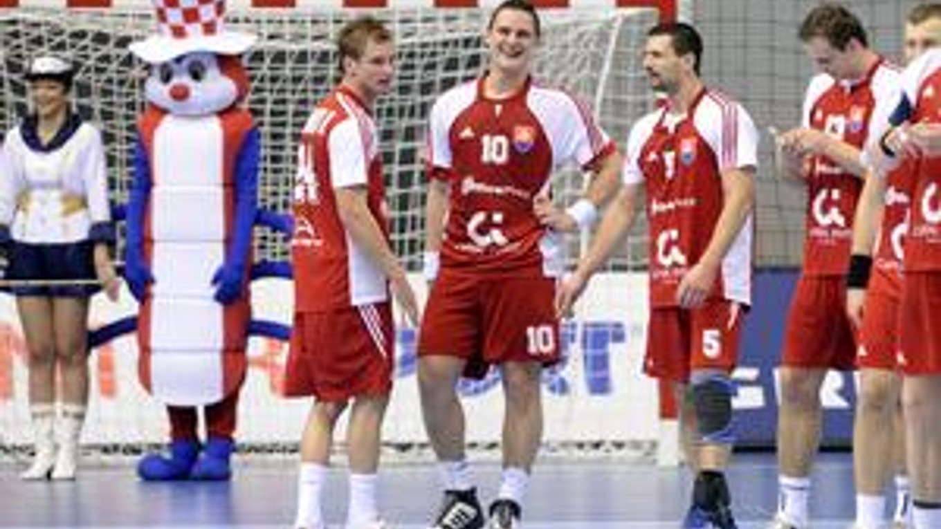 Slovenskí hádzanári po výhre nad Argentínou. Ich najbližším súperom bude reprezentácia Francúzska.
