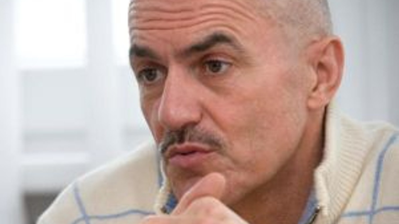 Zoltán Heister sa narodil v roku 1961 v Bratislave. Počas aktívnej kariéry hral v tíme Červená hviezda Bratislava. V najvyššej súťaži však neodohral ani jeden zápas. Pôsobí ako stavebný podnikateľ. Je spolumajiteľom viacerých firiem. Trénersku kariéru zač