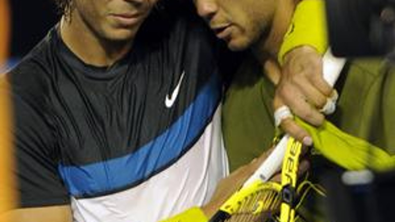 Hrdinovia včerajšieho semifinále. Rafael Nadal (vľavo) a Fernando Verdasco.