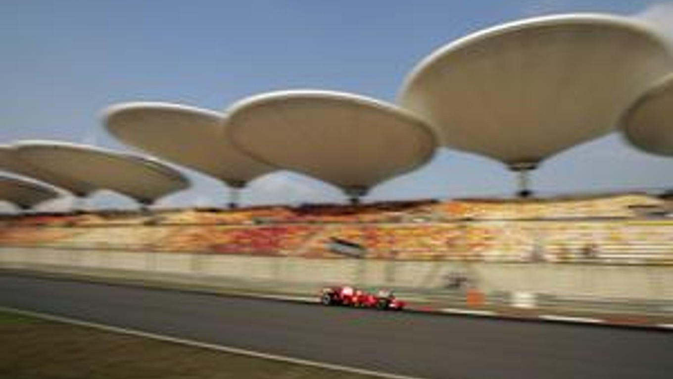 Felipe Massa na okruhu v Šanghaji.