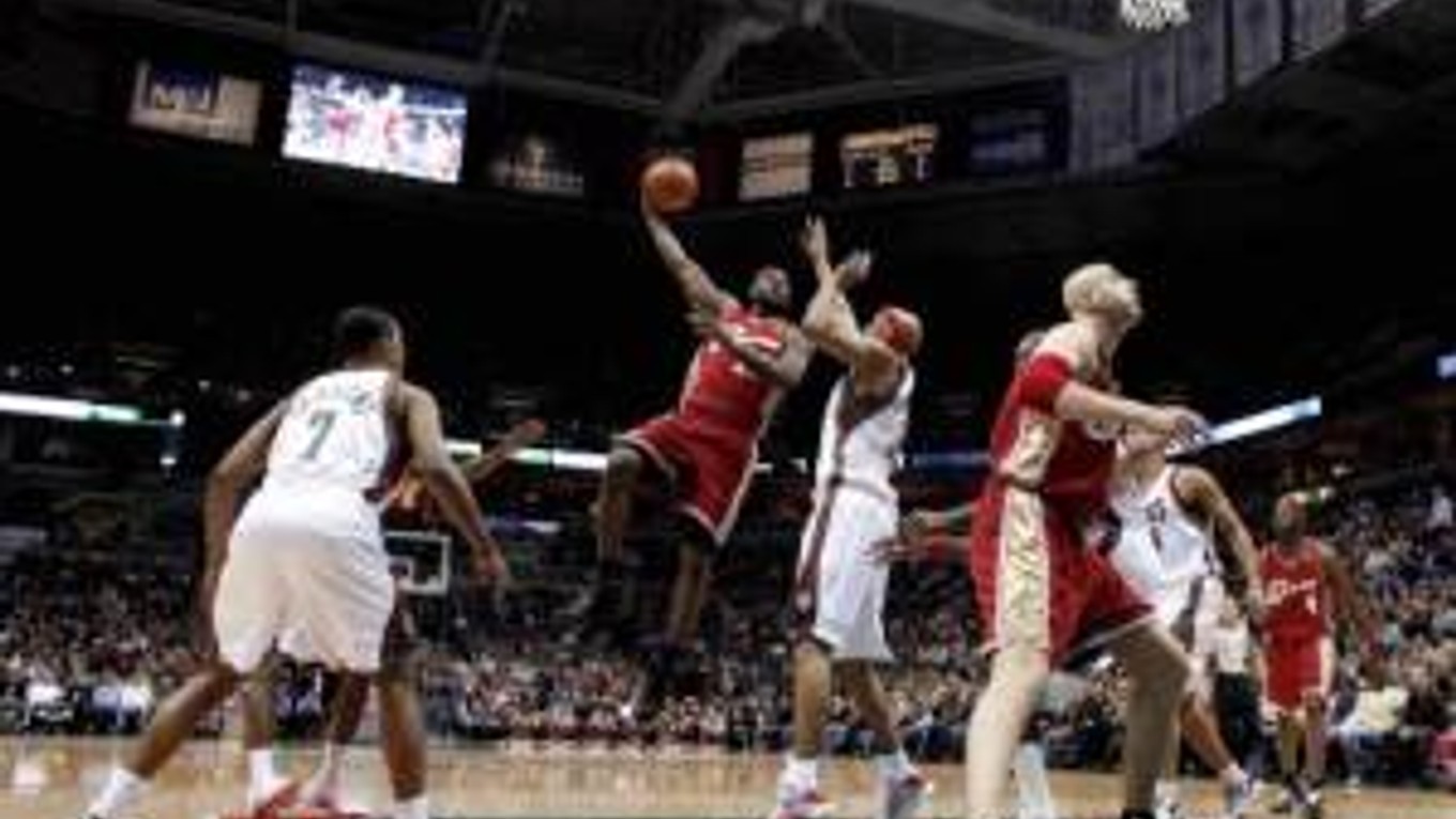 LeBron James dominoval v zápase proti Milwaukee.