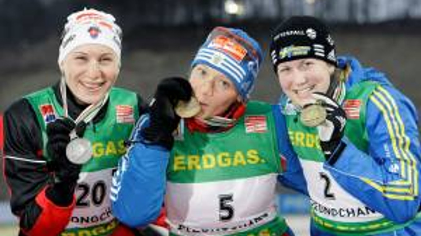 Medailistiky z 12,5 km – zľava: Anastasia Kuzminová (Slovensko), Oľga Zajcevová (Rusko), Helena Jonssonová (Švédsko)