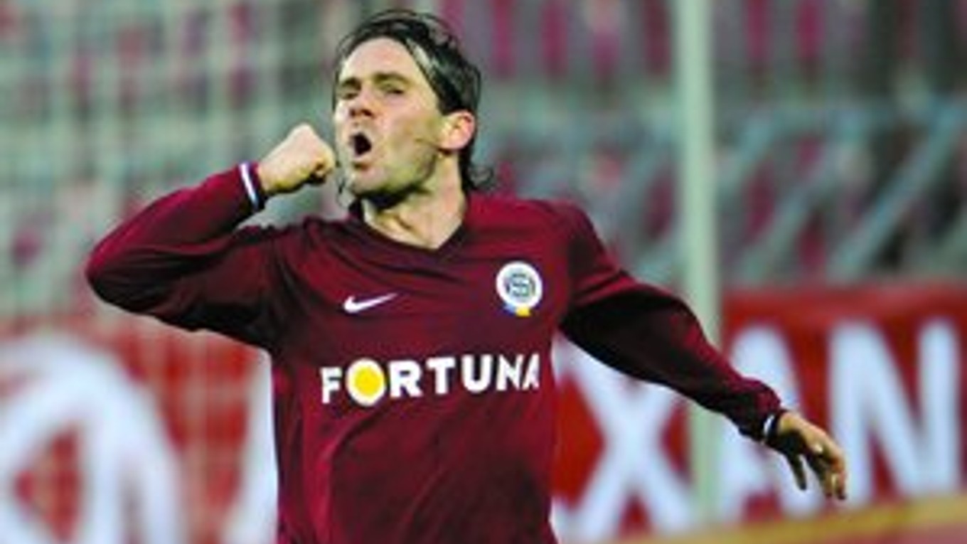 Slovenský reprezentant Karol Kisel sa teší po jednom z gólov v drese Sparty.