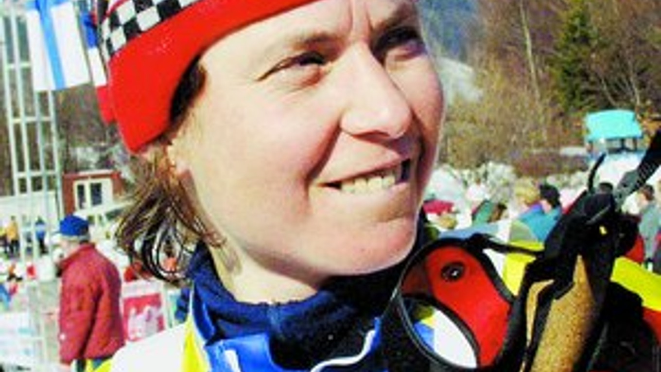 Alžbeta Havrančíková ako pretekárka i ako učiteľka telocviku (dole).