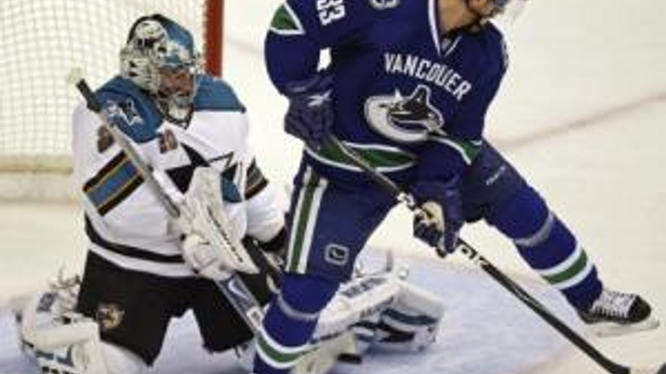 Henrik Sedin sa stal jednou z hviezd týždňa.