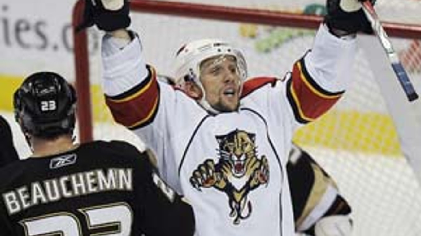 Richard Zedník pauzuje pre zranenie ľaveho lakťa. Odhadnúť koľko, si netrúfa nikto.