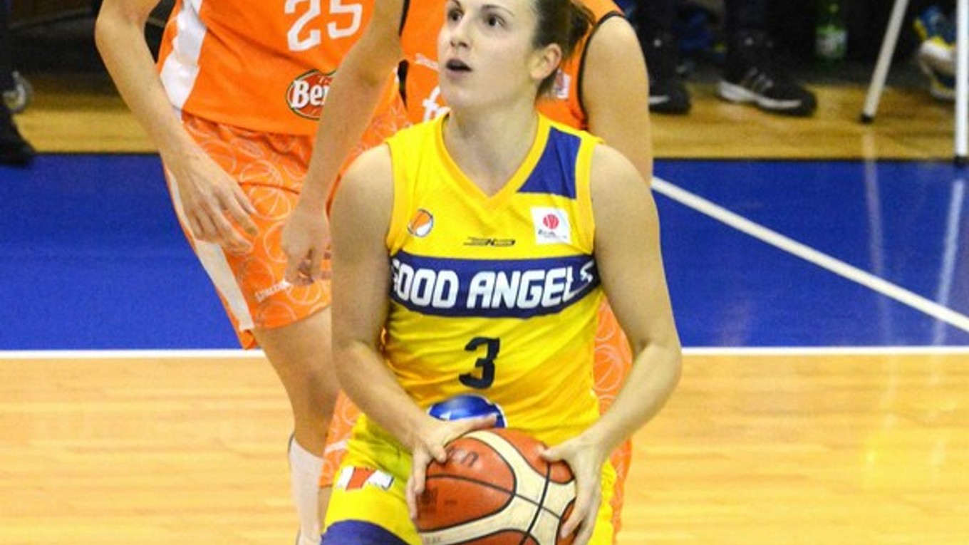 Basketbalistka. Opora Good Angels Teja Oblaková.