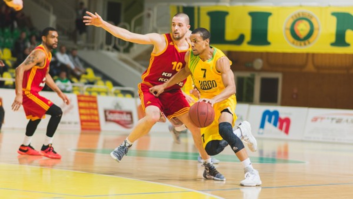 Postupové oslavy museli odložiť. S. Baldovský (vľavo) vie, že v stredu už pôjde o všetko.