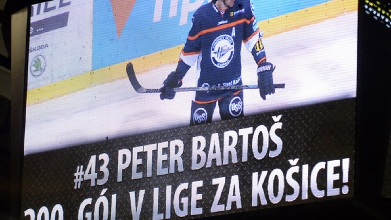 Potvrdenie ďalšieho jubilea. Nápis na kocke v Steel Aréne, ktorý vyvolal veľké ovácie.