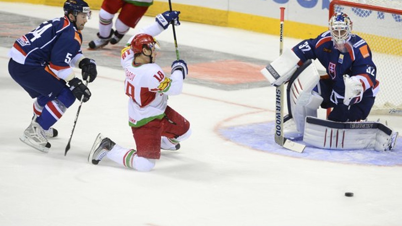 Posila do defenzívy. Tomáš Slovák (vľavo) má dosť skúseností.