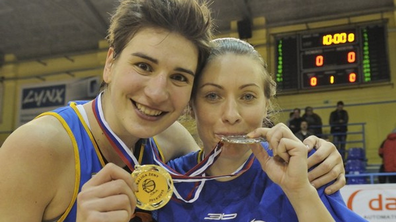 Už budú spoluhráčkami. Romana Stehlíková (vľavo) a Zuzana Žirková si spolu zahrajú za Good Angels.