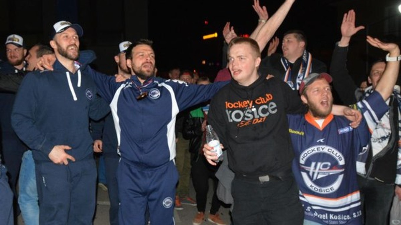 Radosť hráčov i fanúšikov pred Steel Arénou nemala konca.