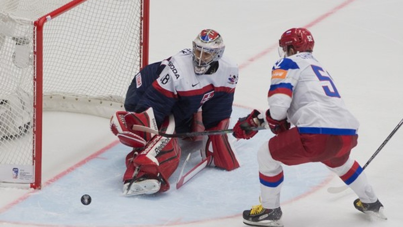 Július Hudáček. Rusov privádzal svojimi zákrokmi do zúfalstva.