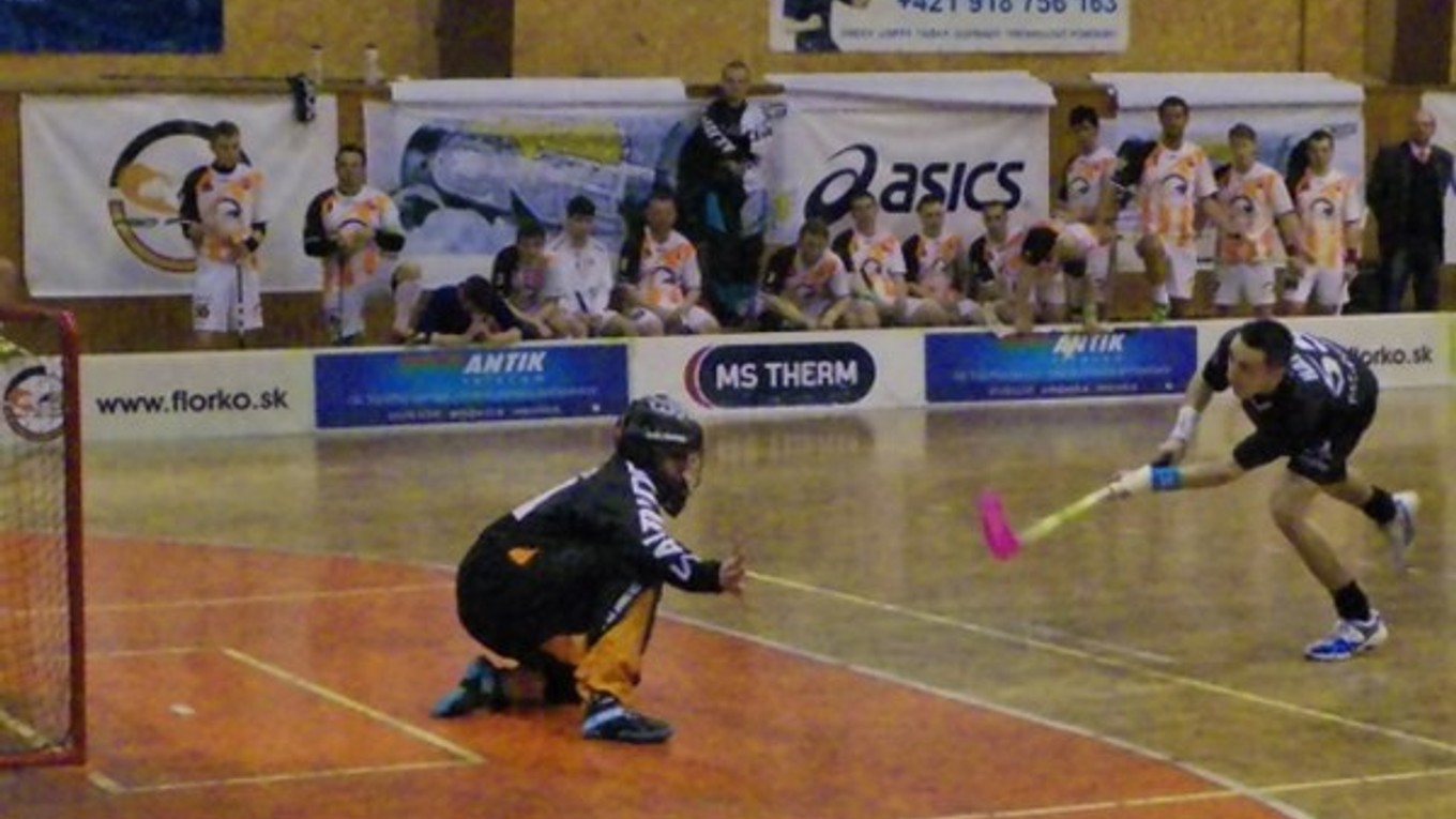 Gól ATU. Jozef Halás práve premieňa trestné strieľanie.