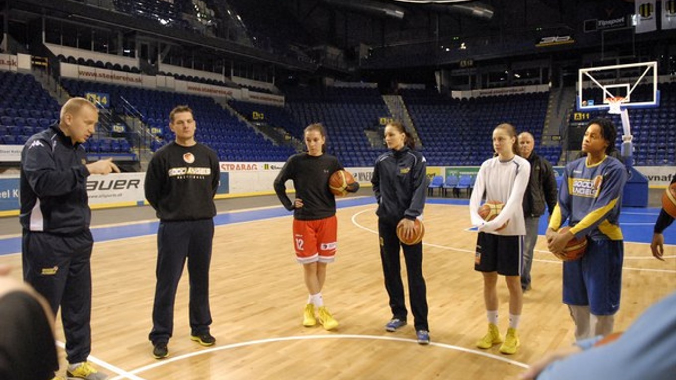 Tréning v Steel Aréne. Basketbalistky Good Angels si na nové prostredie zvykali od nedele.