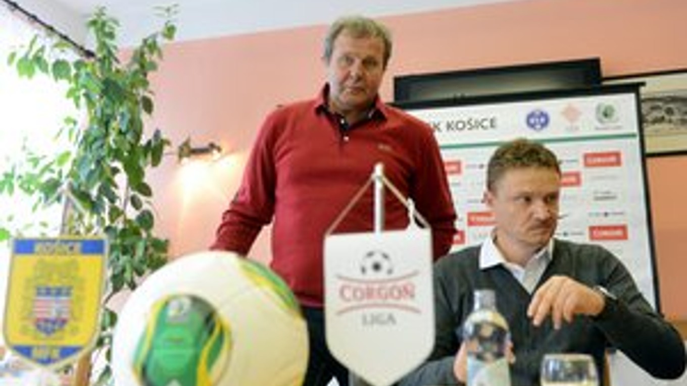 Hlavný tréner MFK Košice Ján Kozák (vľavo) a športový riaditeľ MFK Košice Ivan Kozák