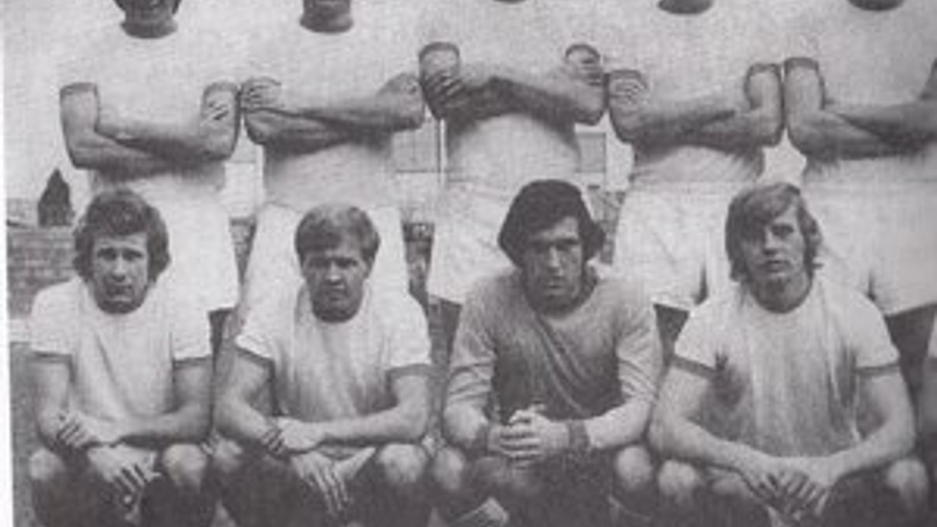 Vo veľkej partii.Tak možno nazvať Lokomotívu v časoch, keď v nej hral aj vlastný odchovanec z Čermeľa Peter Jacko (v hornom rade úplne vpravo).