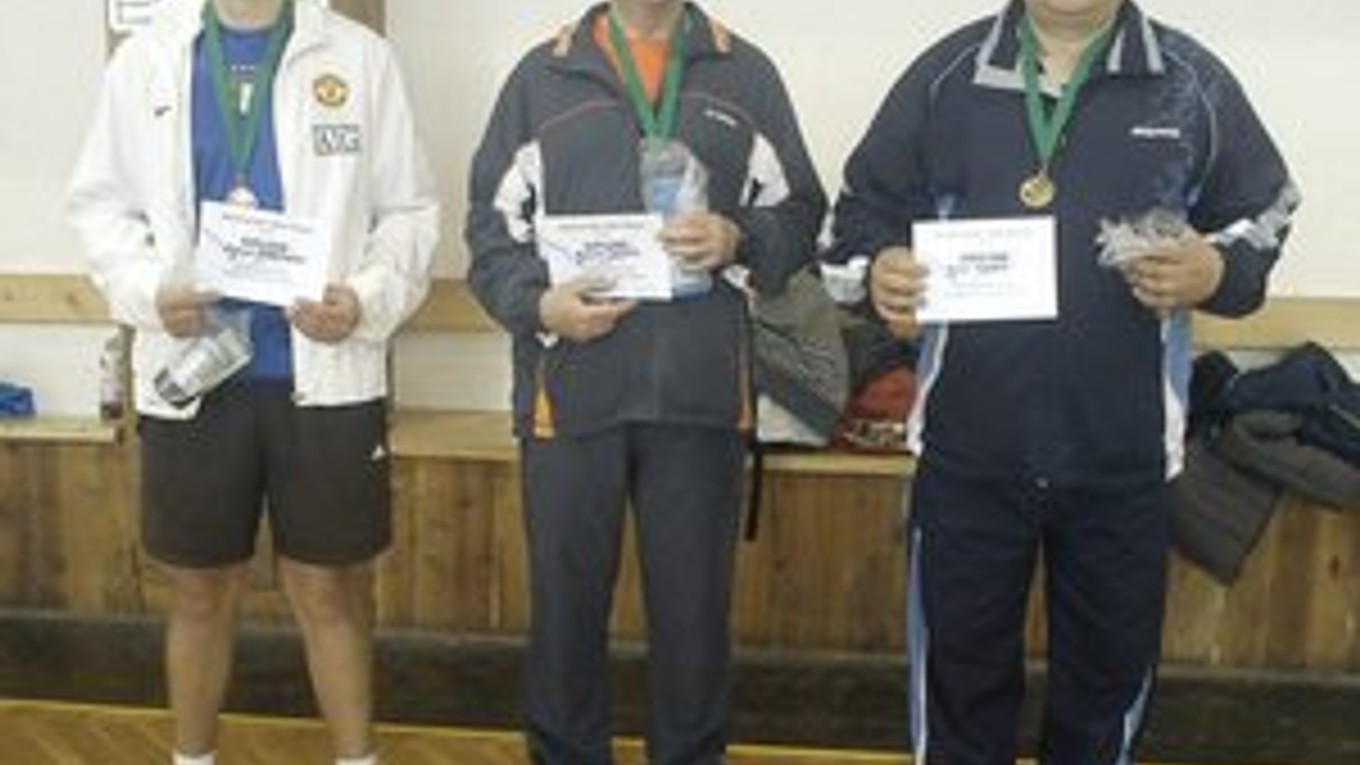 Víťazi v kategórii mužov. Najlepšie údery mali zľava Š. Bockoras, M. Jalč a P. Ruska, ktorí si povzdychli, že v Košiciach a okolí je málo takýchto turnajov.