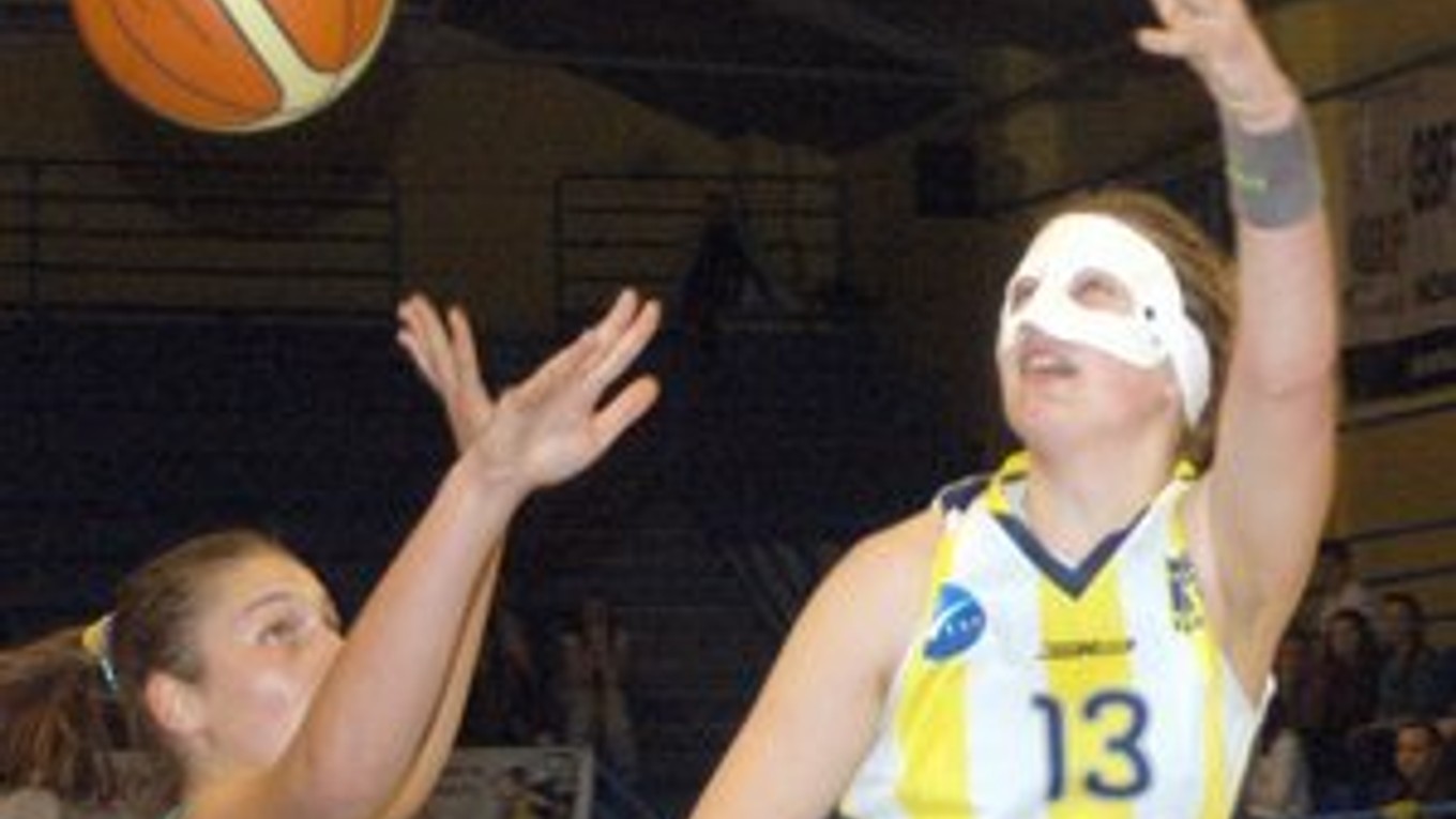 Žofia Hruščáková. V poslednom zápase extraligy nastúpila s maskou.