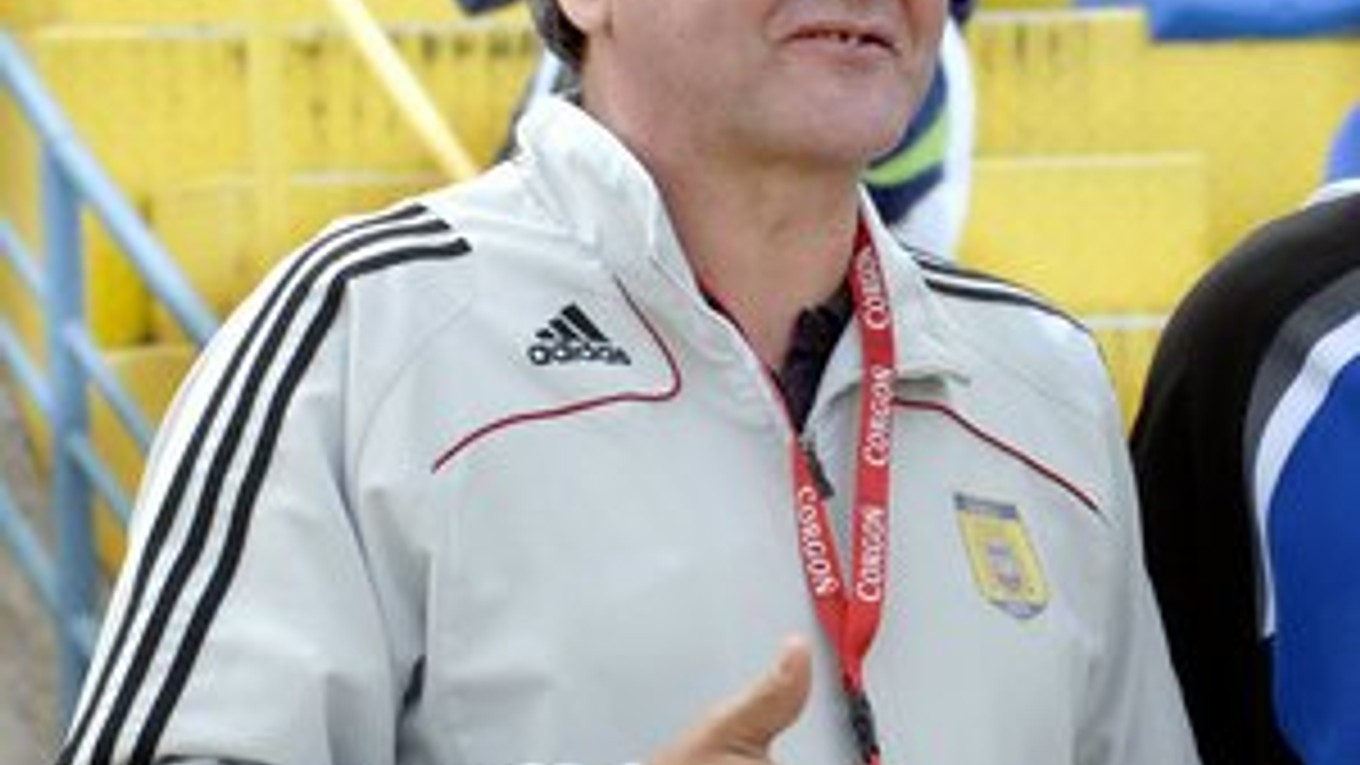 Ján Kozák. Vracia sa na lavičku MFK.