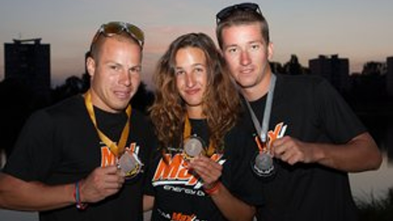 Medailisti zo šampionátu. Maxx sport club: Miroslav Hríbik (1. miesto vo wakeboardingu), Katarína Janečková (1. miesto - open ženy), Michal Paška (2. miesto vo wakeskate).