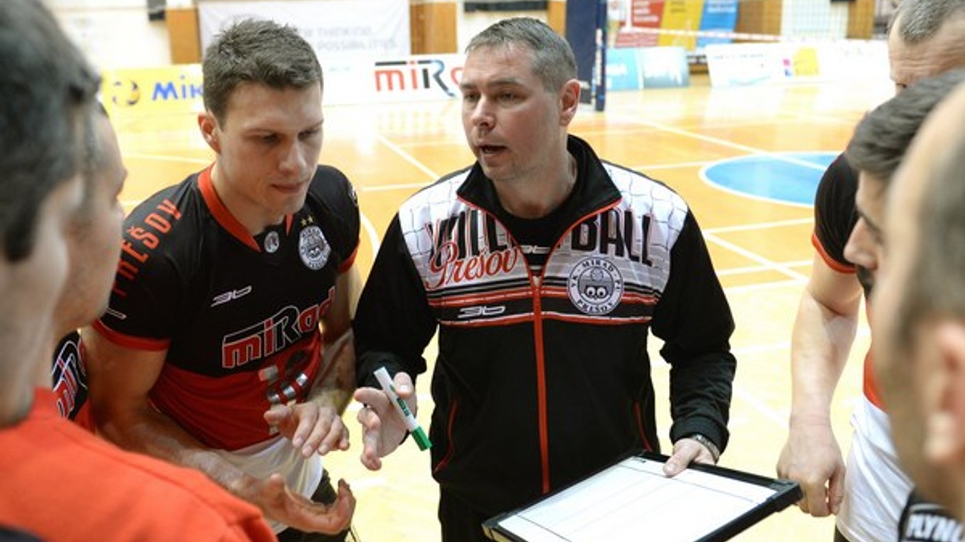 Tréner Ľuboslav Šalata s blokárom Ľubošom Mackom.