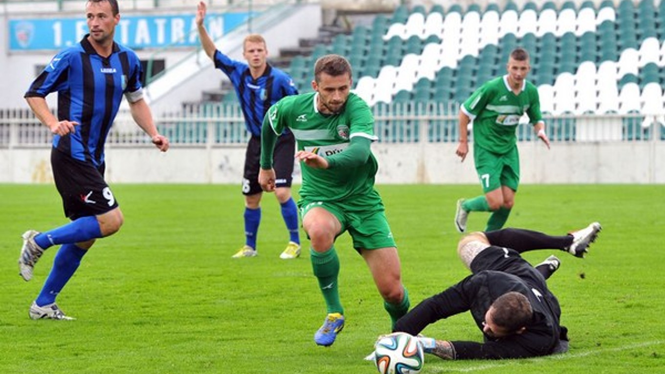 Brankár Dolného Kubína Ivan Trabalík neudržal loptu. Dostal sa k nej Prešovčan Šafranko a do opustenej bránky zvýšil na 3:0.