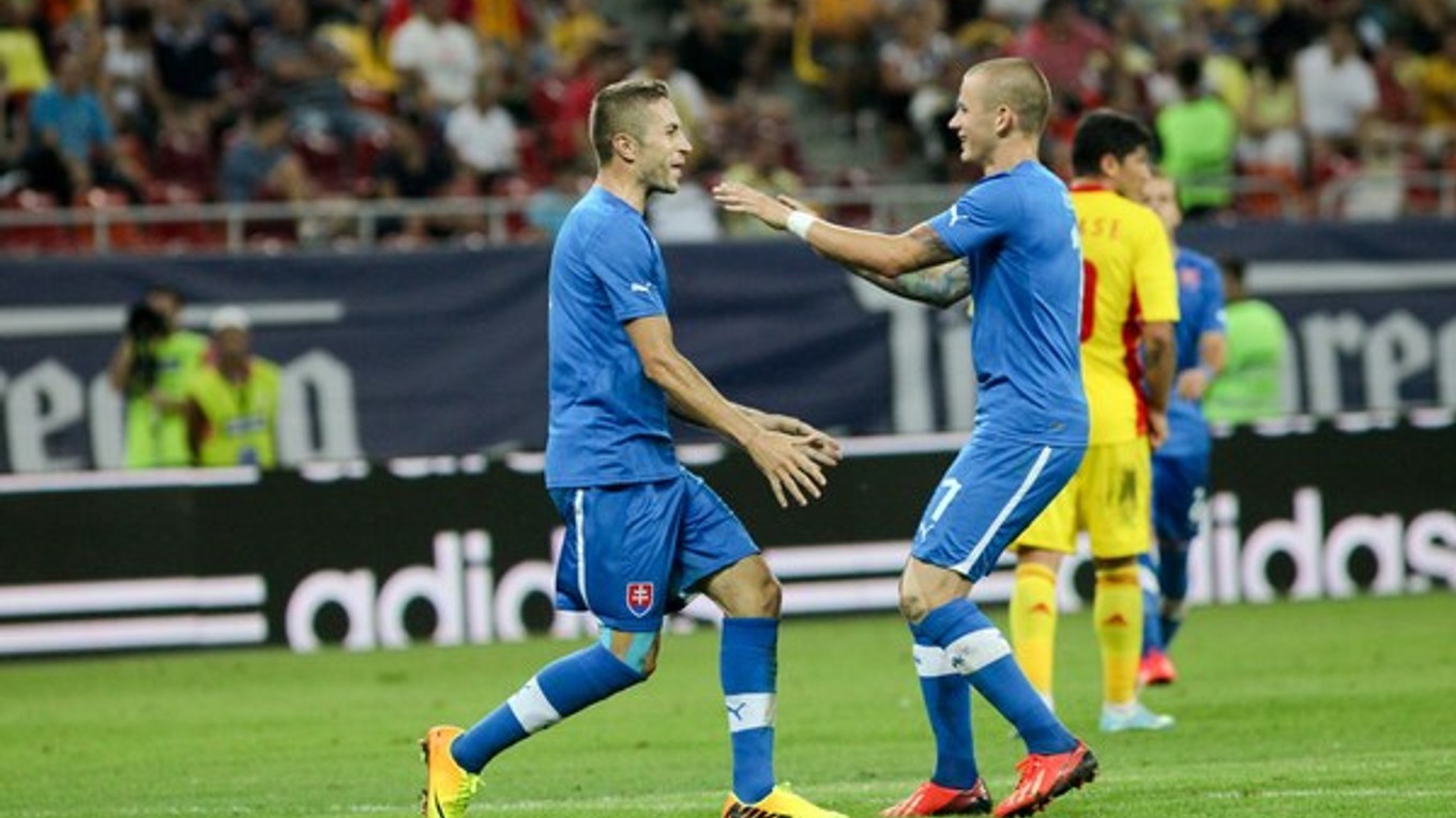 Odčiniť rozpaky. Aj taká je úloha Stanislava Šestáka (vľavo) a ďalších reprezentantov.