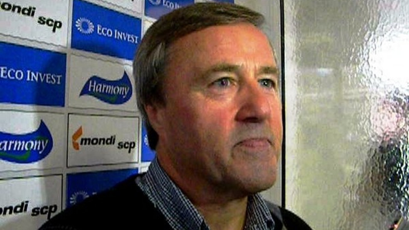 Vladimír Rusnák. Trénerovi Giraltoviec pripravili hráči k narodeninám pekný darček.