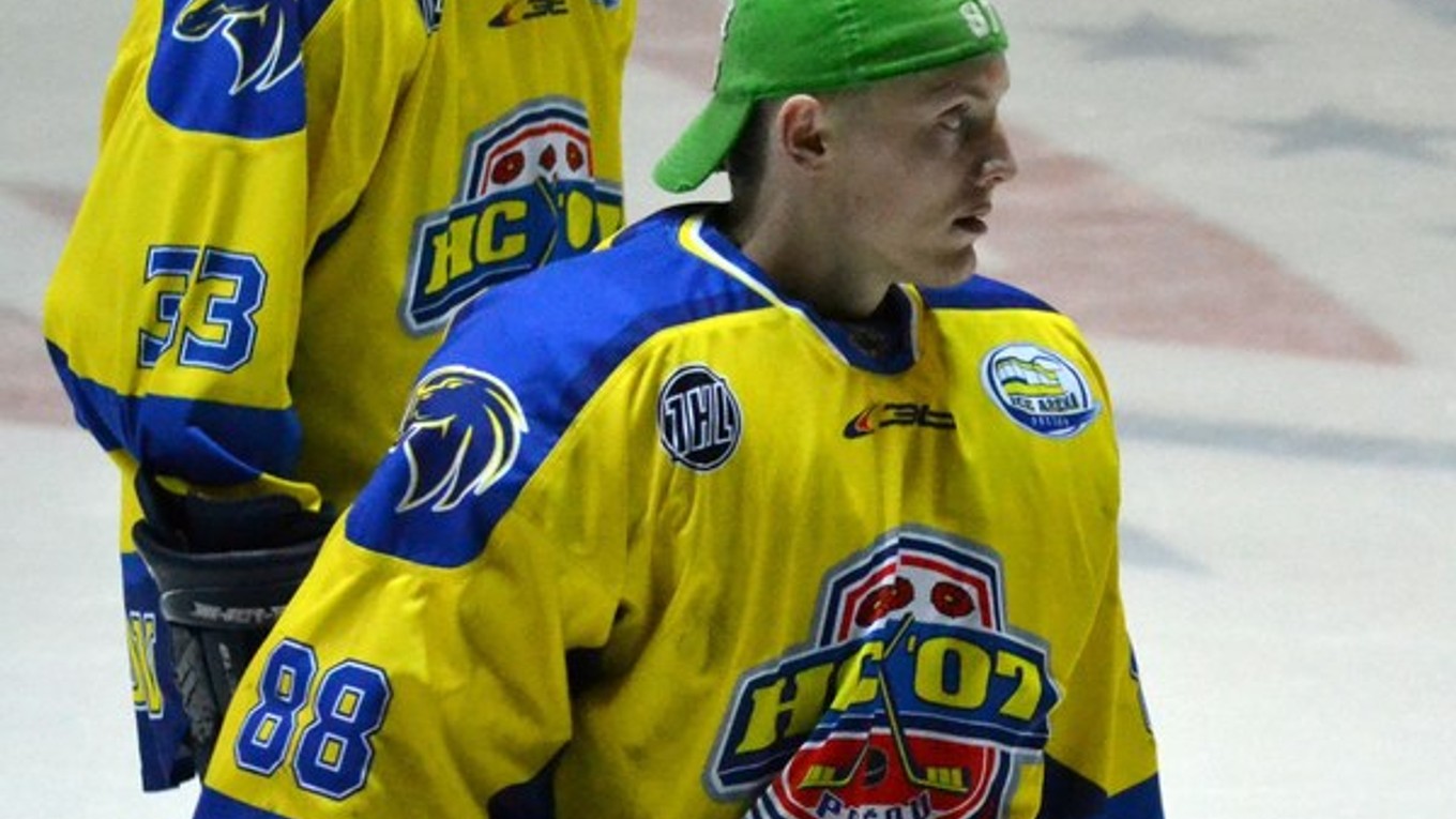 Erik  Kmeť. Je naklonený myšlienke zostať v kádri HC 07.