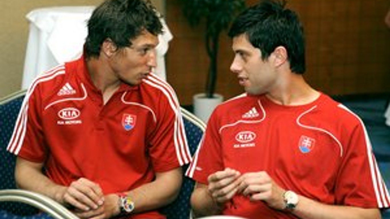 Spomienka na národiak. Miloš Brezinský (vpravo) pred rokmi na zraze vedno s Hološkom.