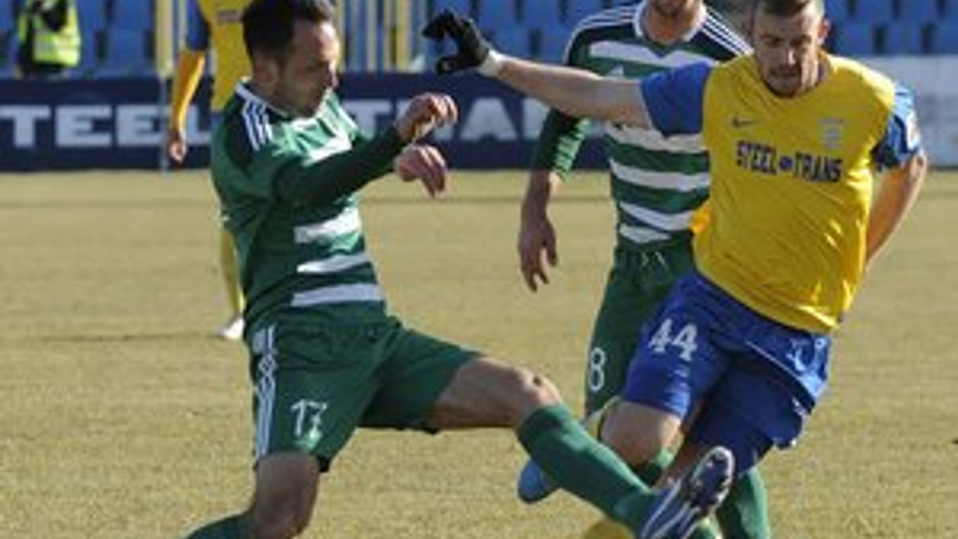 Je to ťažké. Zlá séria Tatrana Prešov vŕta v hlave aj Augustínovi (druhý sprava).