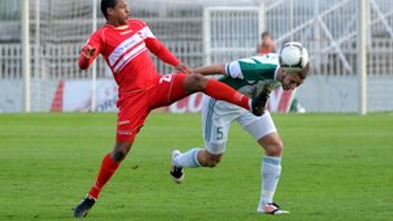 Michal Krajník (vpravo). Už sa nevie dočkať návratu na ihrisko.