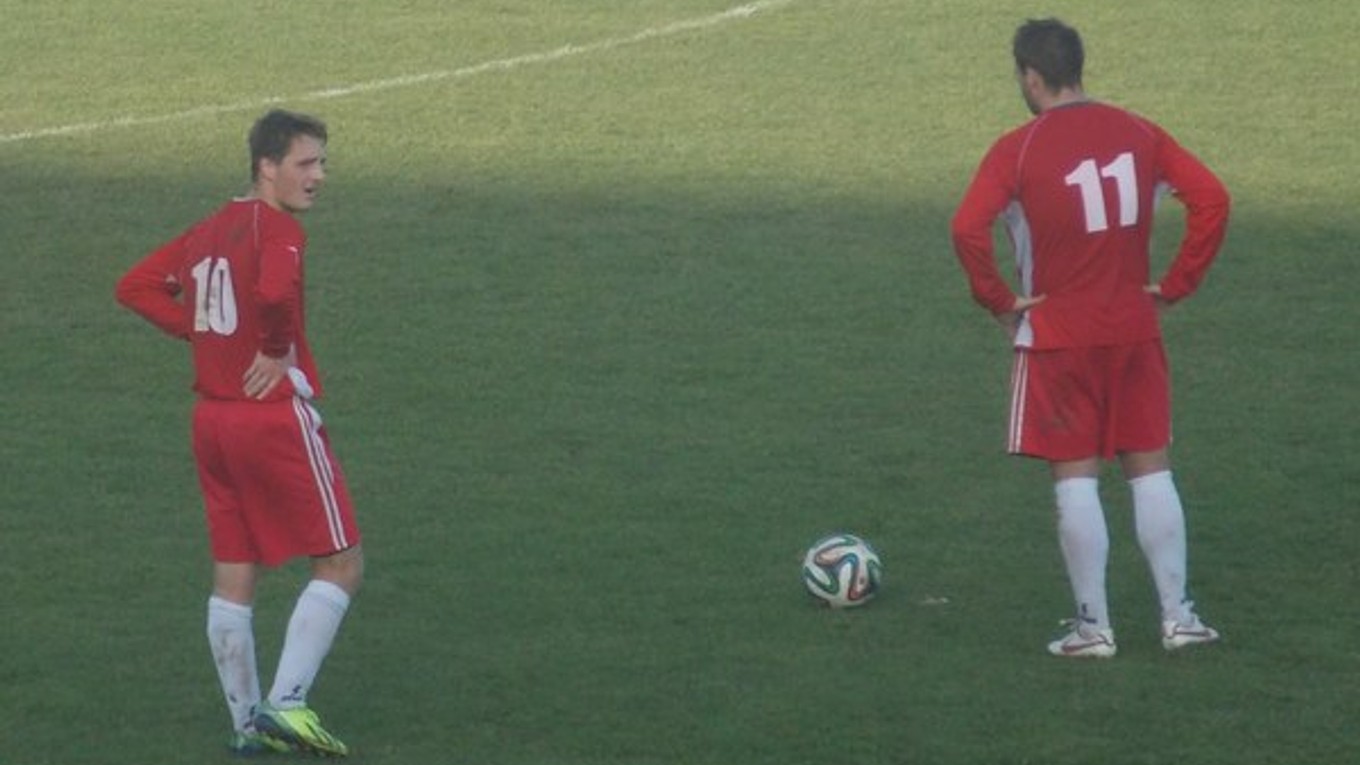 Patrik Kolpák (vľavo) vsietil dôležitý gól Sabinovčanov.