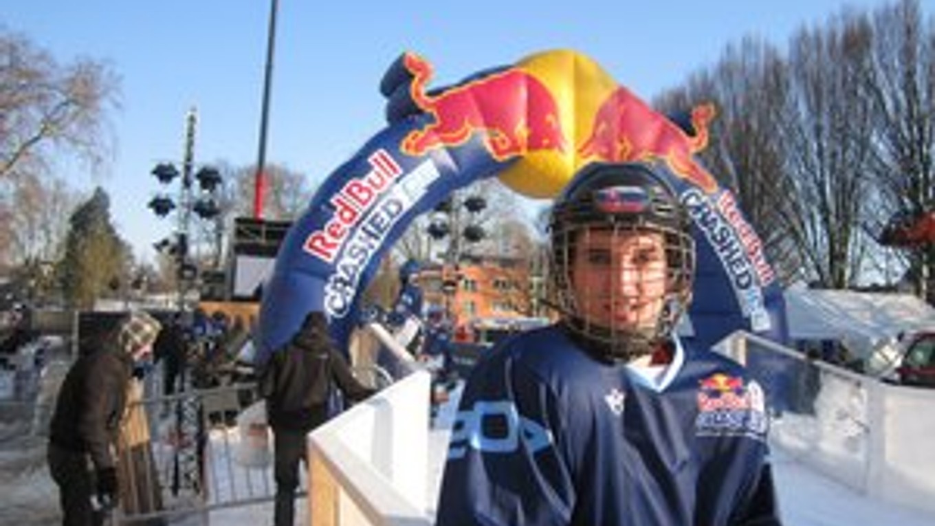 Korčuliar Tomáš Palko. Súboje v ľadovom koryte si užil.