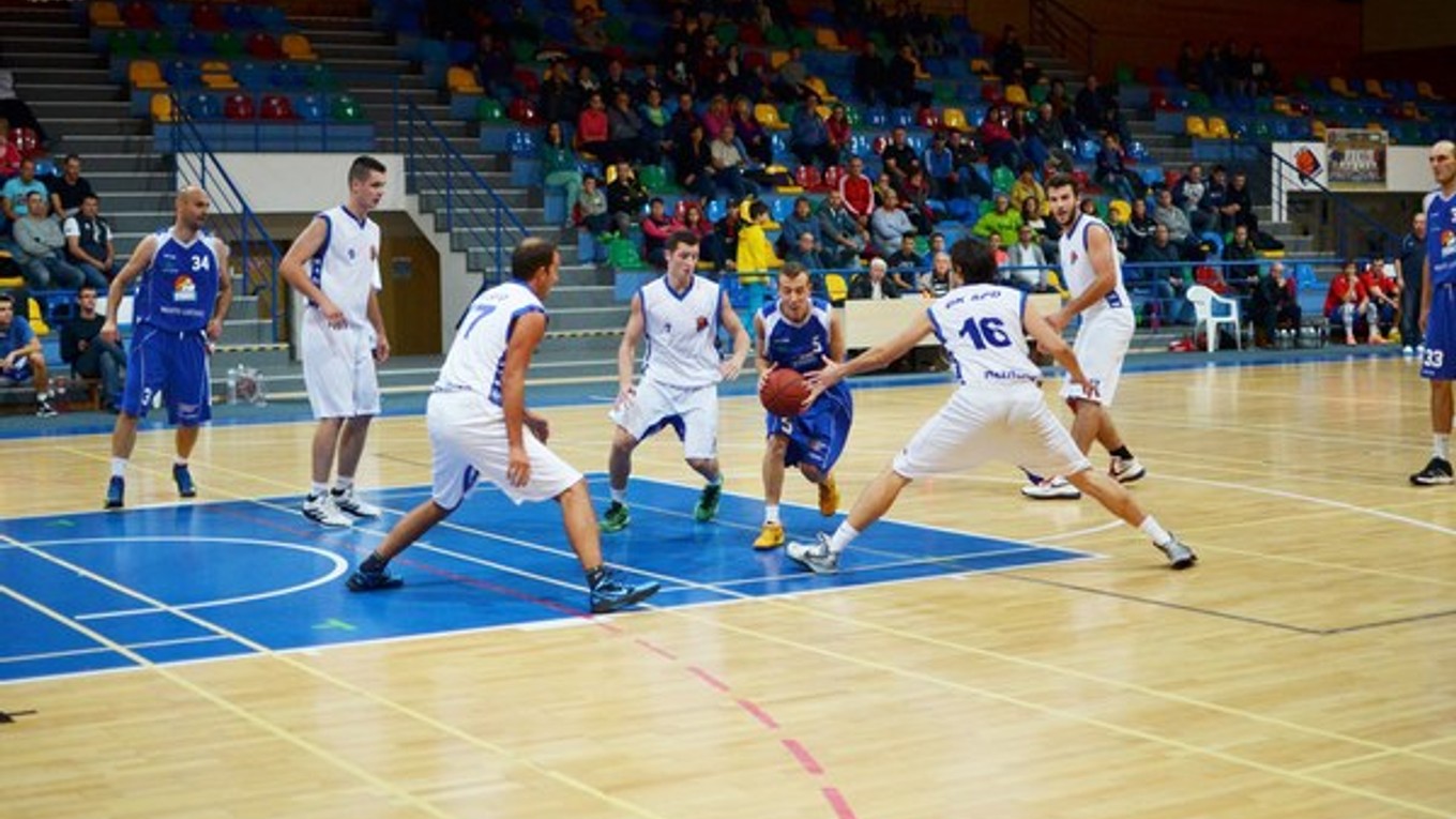Slovenský pohár. Basketbalisti ŠPD Rožňava privítali v pohárovom zápase prvoligový MBK Lučenec.