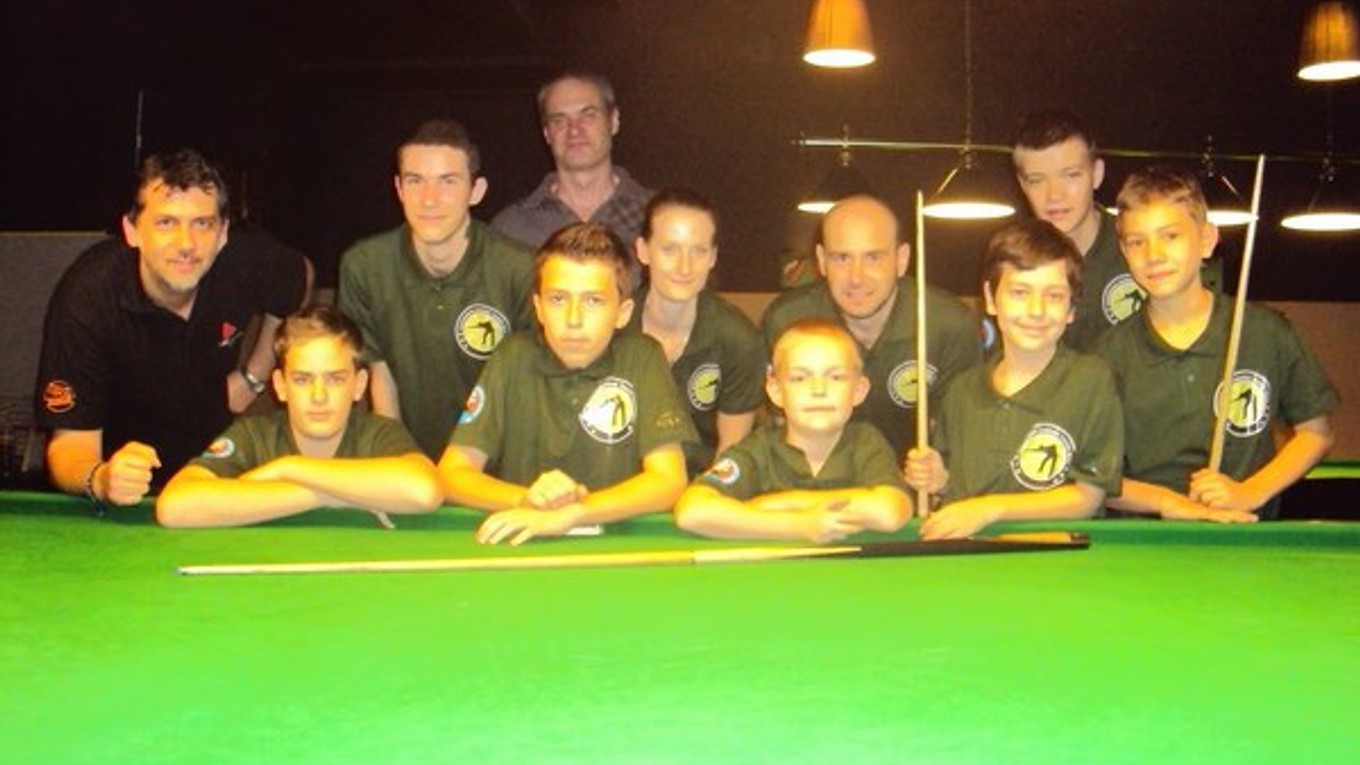 Na kempe. Aj s rožňavským trénerom Martinom Faškom (úplne vľavo) a najmladšími hráčmi z celého Slovenska.