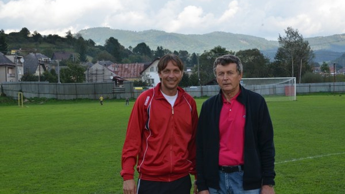 Otec a syn. V Dobšinej proti sebe ako tréneri nastúpili syn Marián a otec Štefan Kossuthovci.